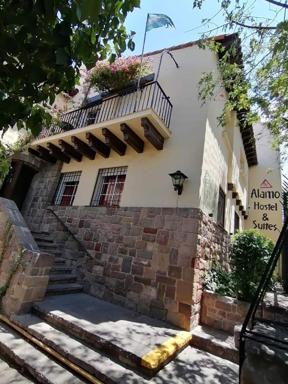 Alamo Hostel & Suites Mendoza Luaran gambar
