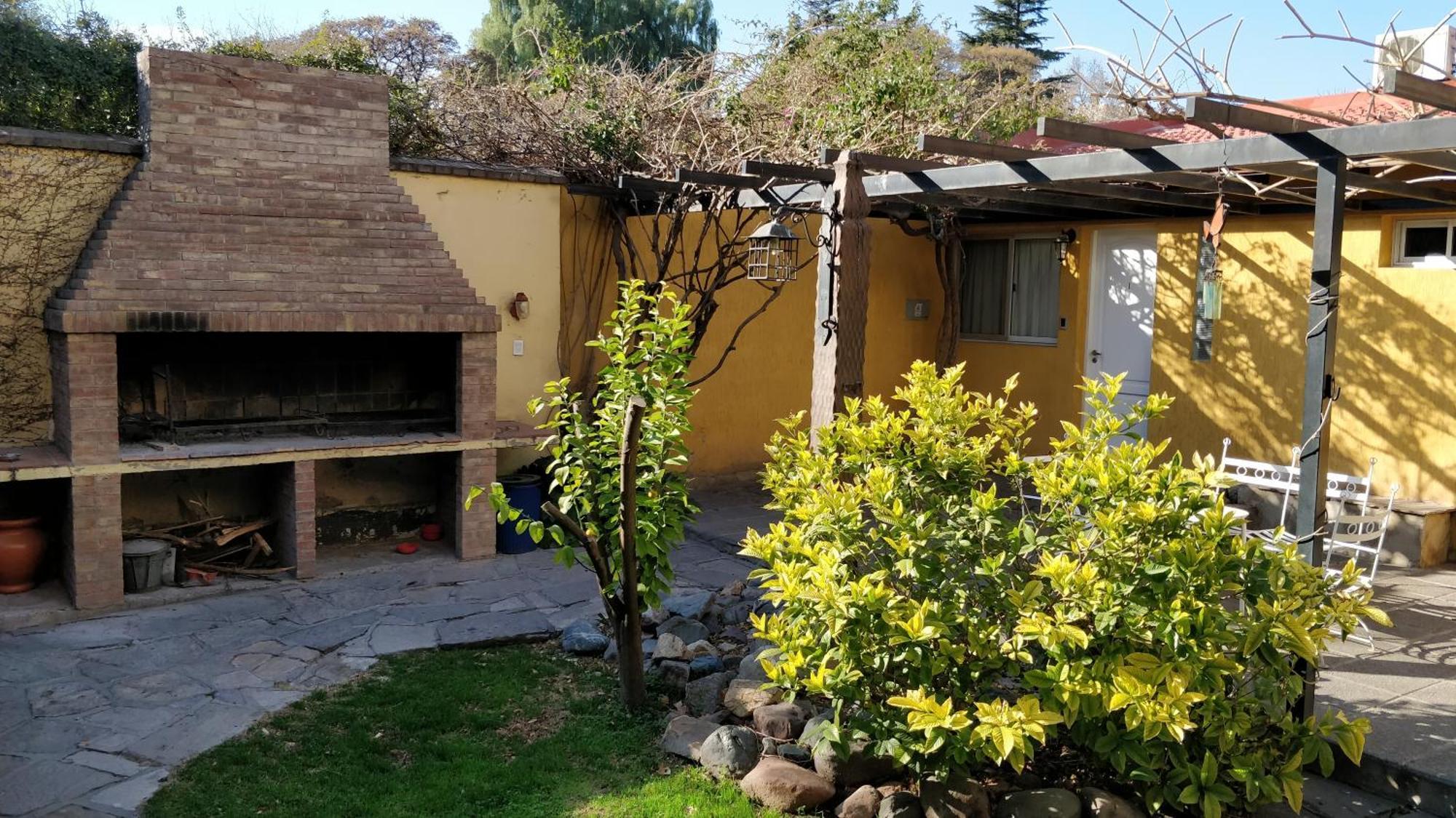 Alamo Hostel & Suites Mendoza Luaran gambar